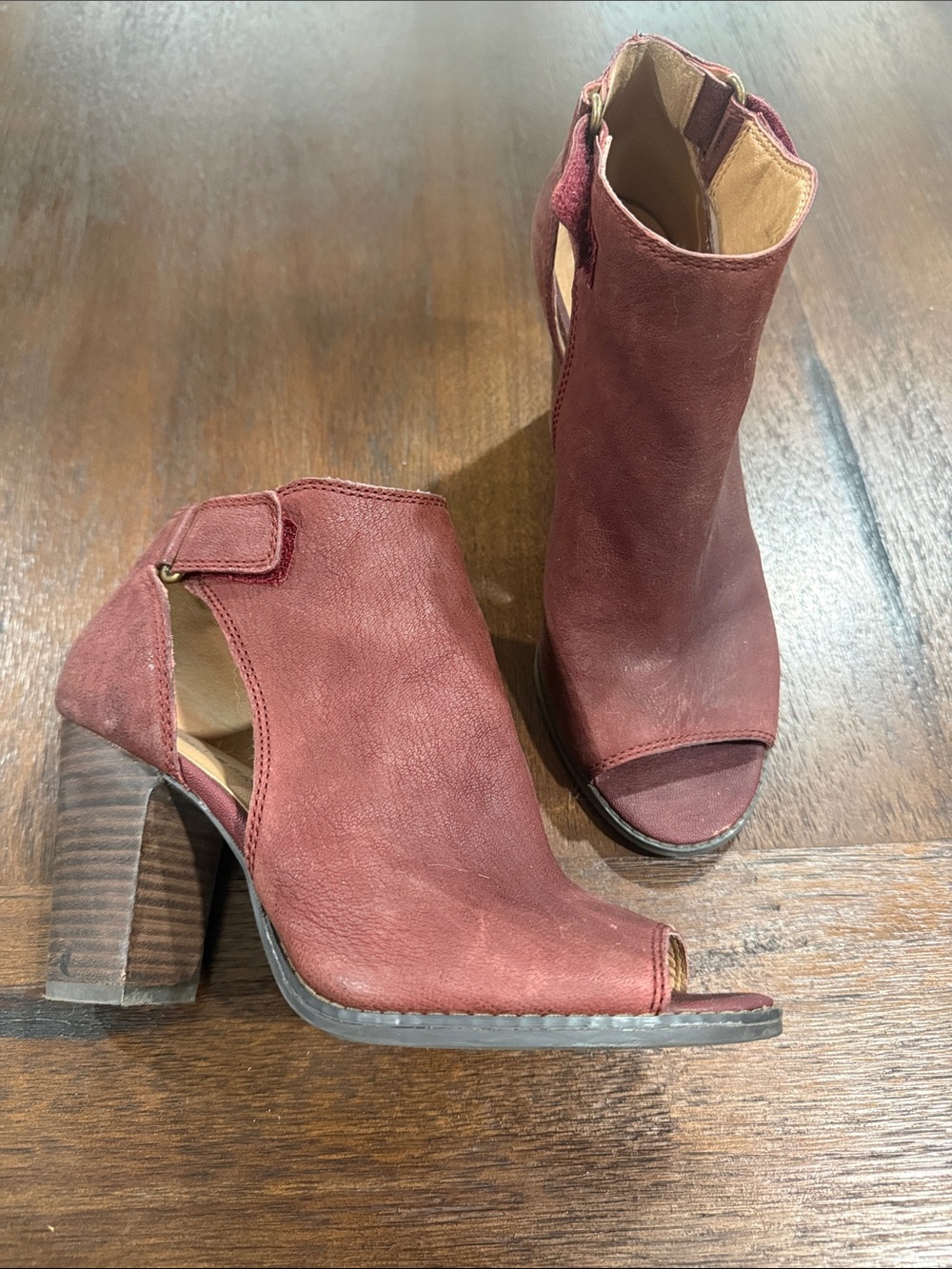 Lucky Brand. Women’s Open-Peep Block Heel Booties in Burgundy. Size 7.5